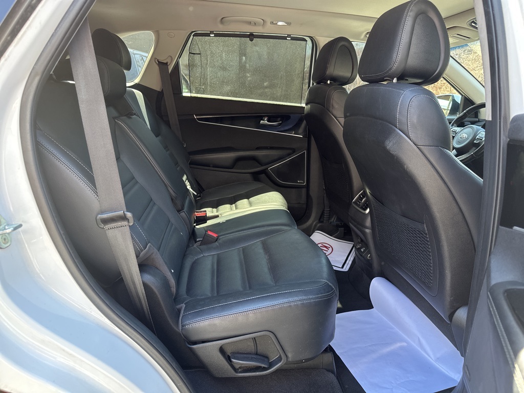Vehicle image 34 of 42