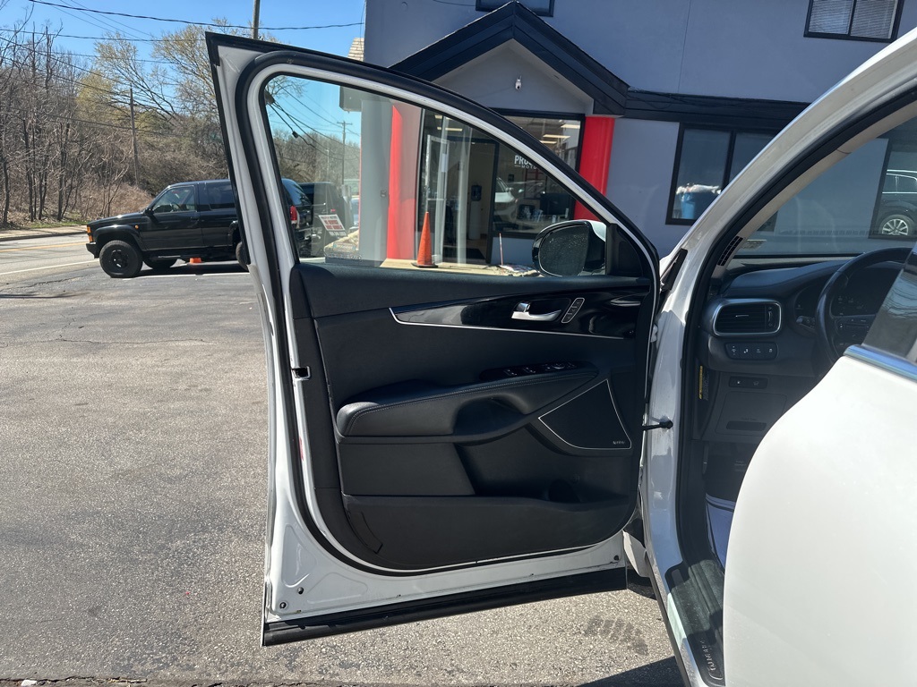 Vehicle image 9 of 42
