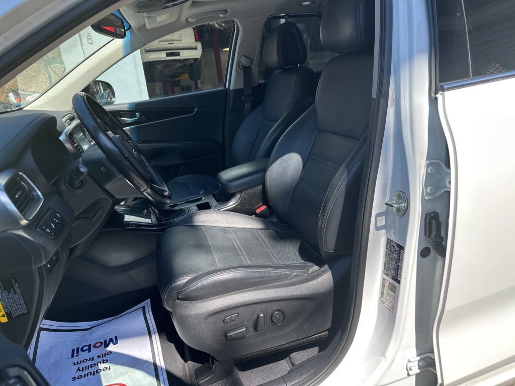 Vehicle image 10 of 42