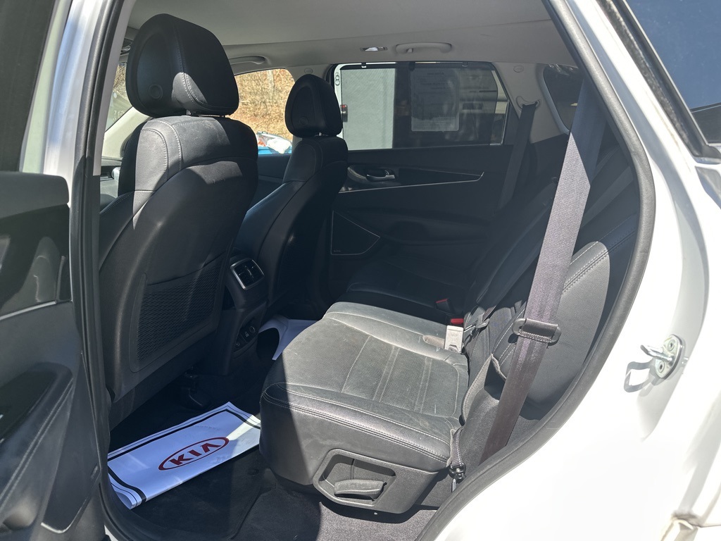 Vehicle image 23 of 42