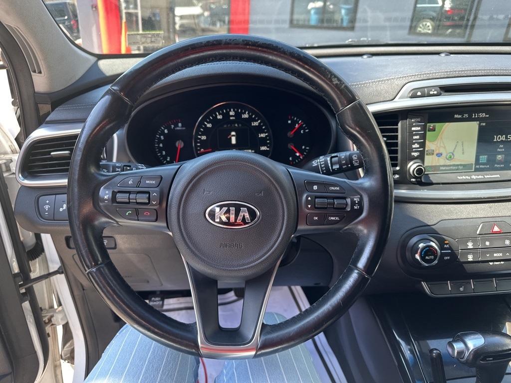 Vehicle image 14 of 42