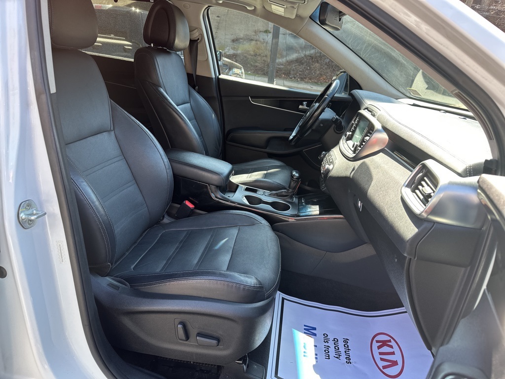Vehicle image 29 of 42