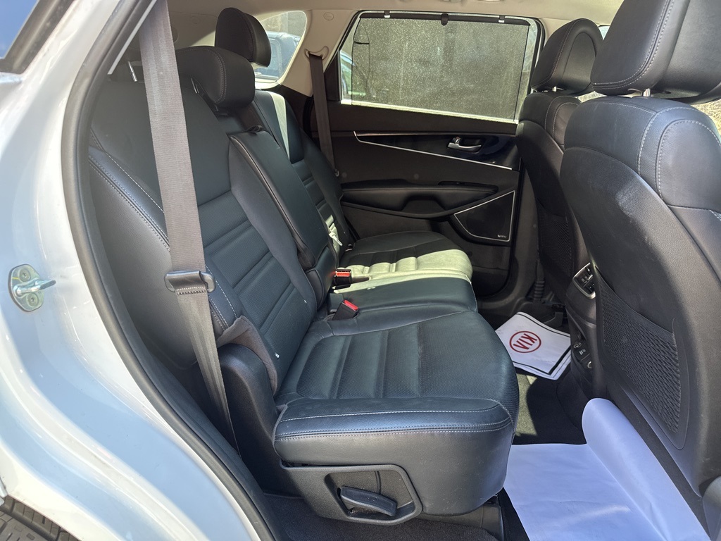 Vehicle image 33 of 42