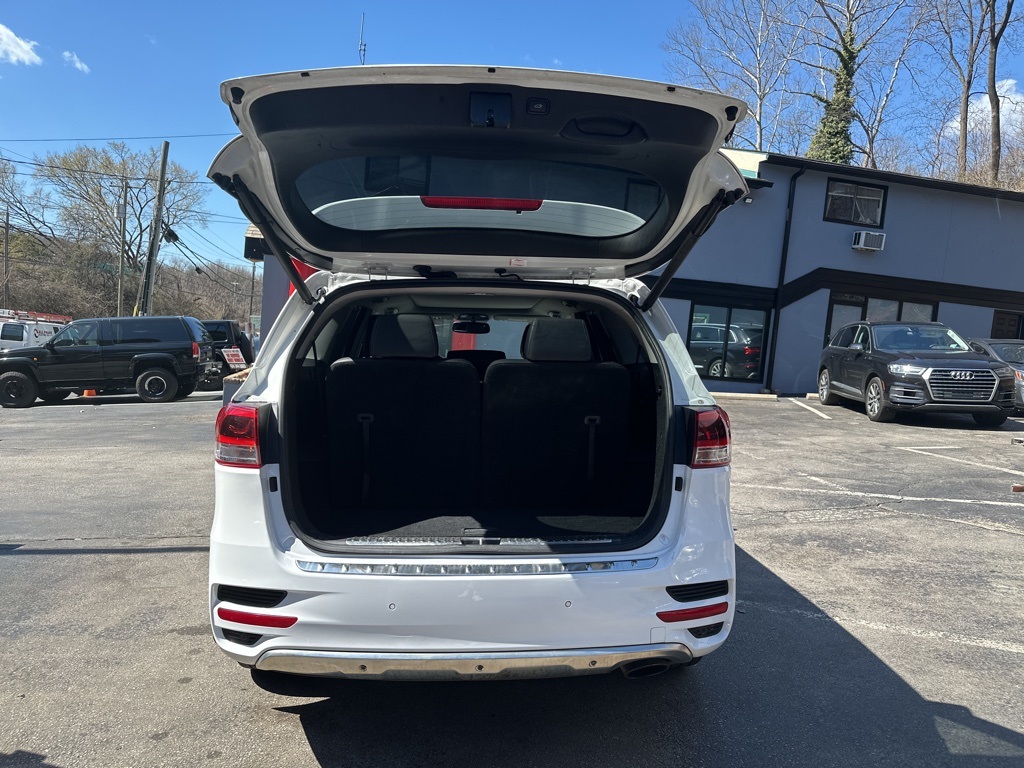 Vehicle image 25 of 42
