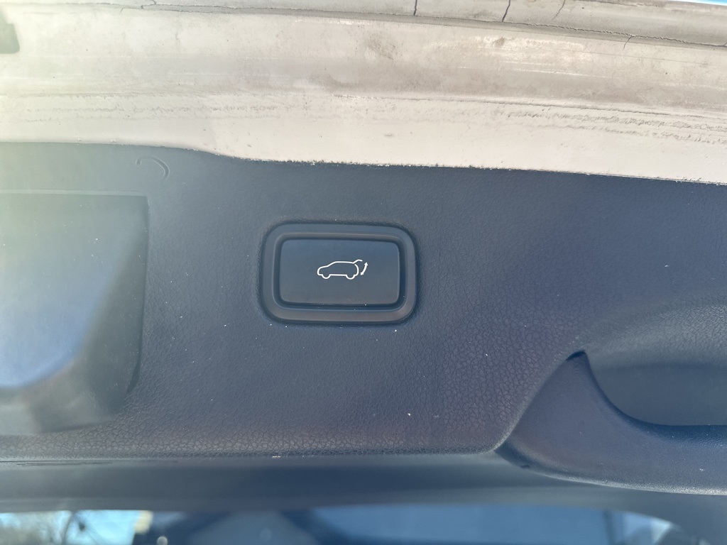 Vehicle image 27 of 42