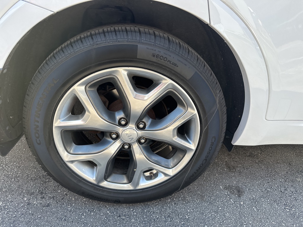 Vehicle image 37 of 42