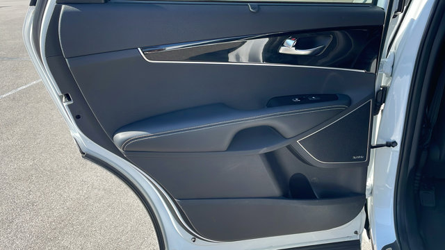 Vehicle image 32 of 35