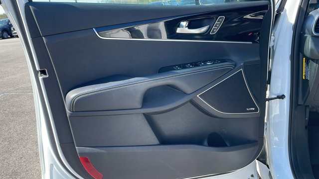 Vehicle image 28 of 35