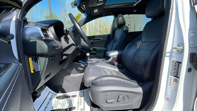 Vehicle image 13 of 35