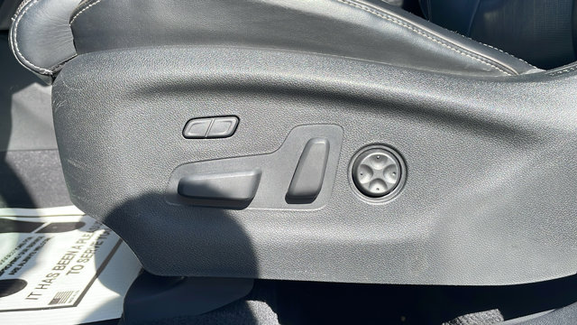 Vehicle image 27 of 35