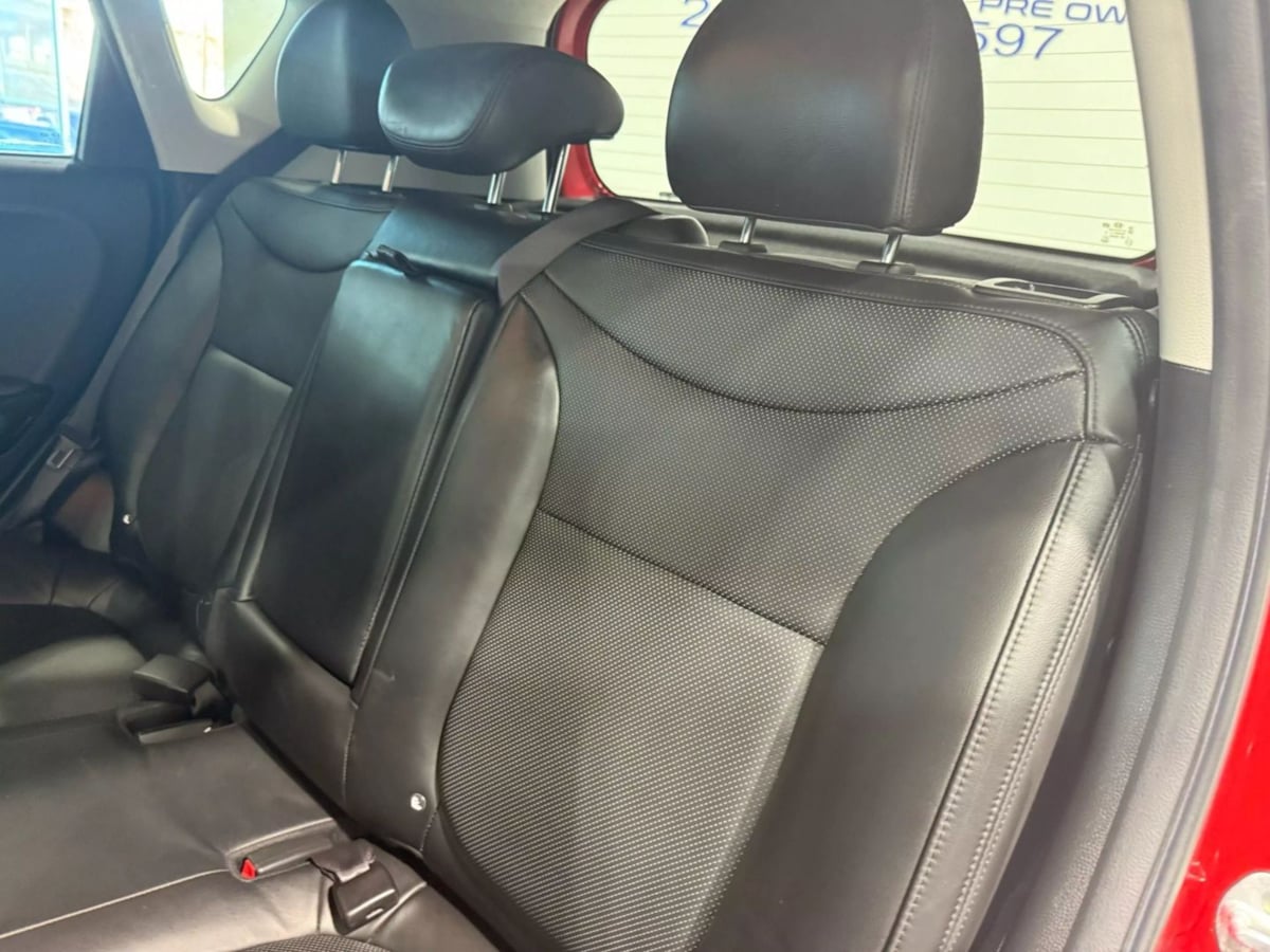 Vehicle image 25 of 31