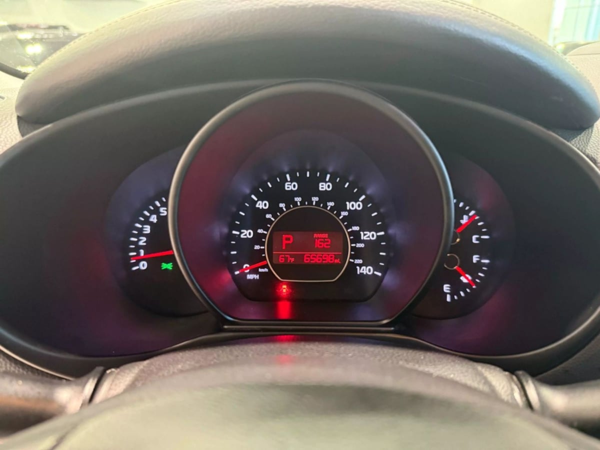Vehicle image 17 of 31