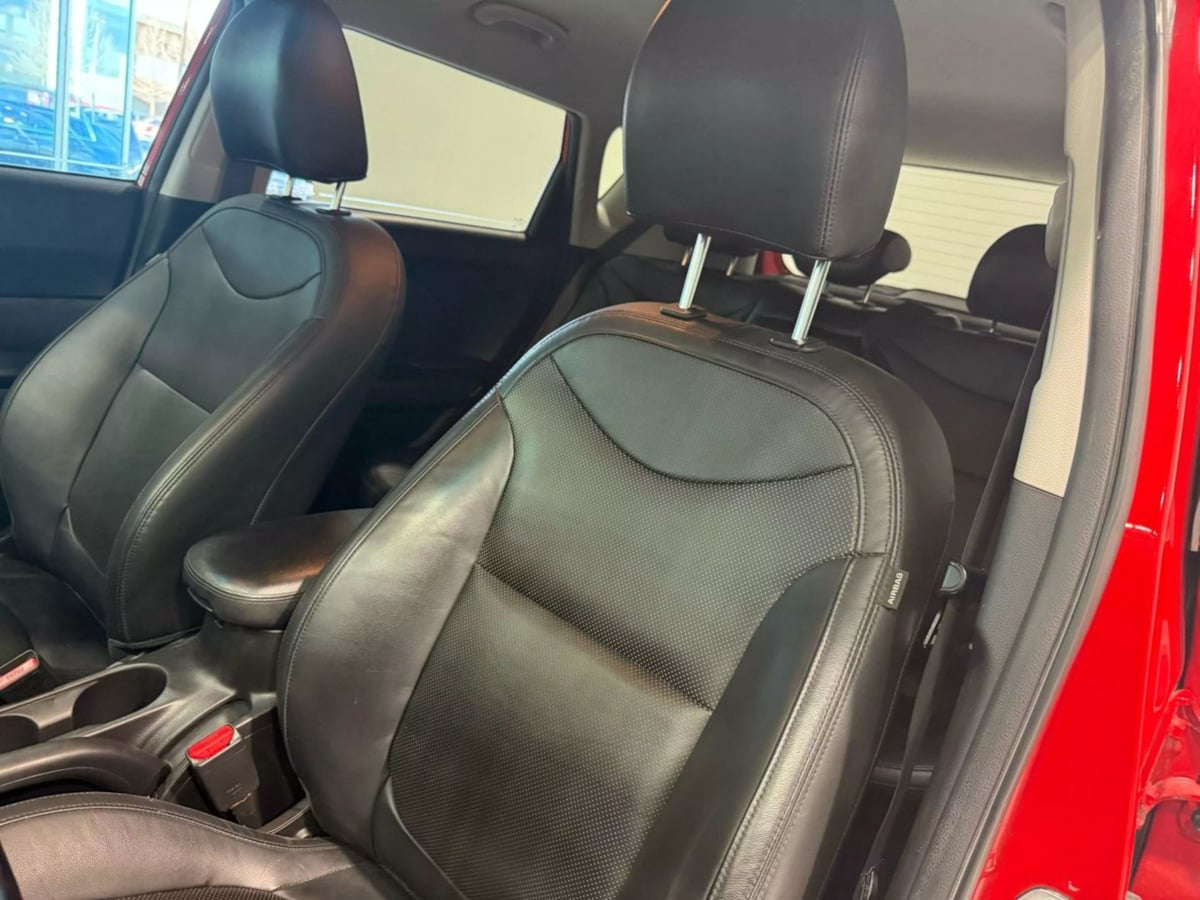 Vehicle image 23 of 31