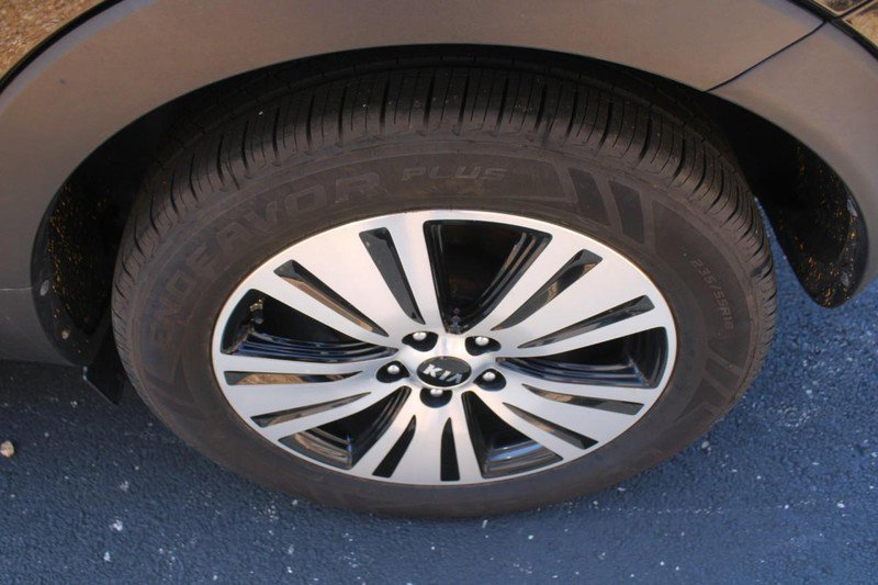 Vehicle image 9 of 23