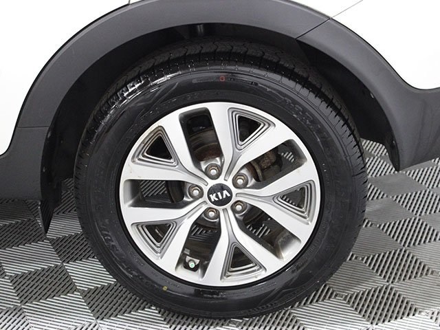 Vehicle image 16 of 17