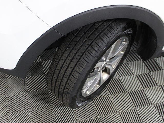 Vehicle image 15 of 17