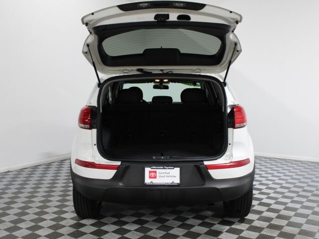 Vehicle image 14 of 17