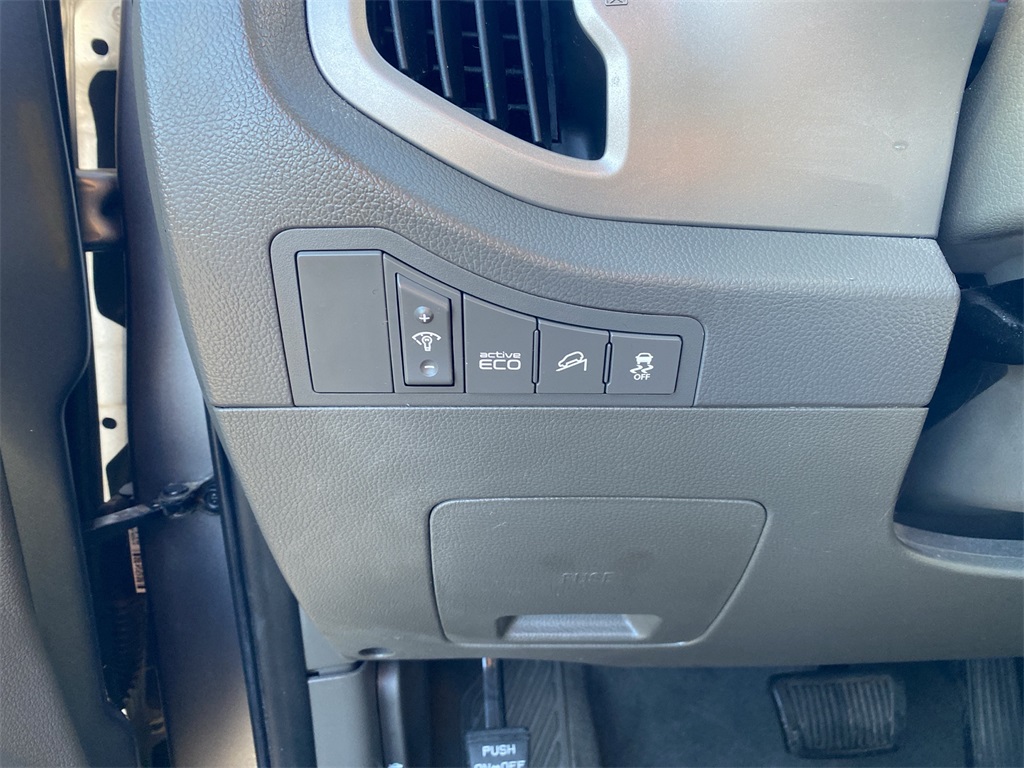 Vehicle image 20 of 23