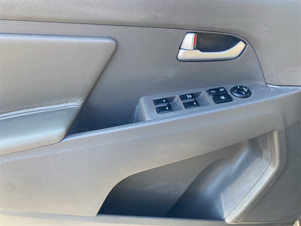 Vehicle image 10 of 23