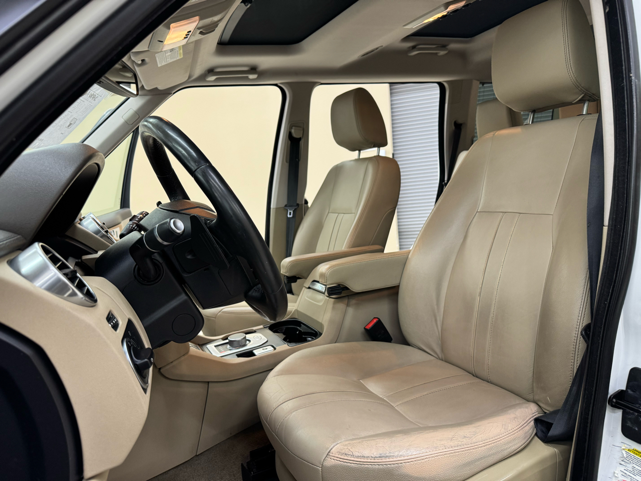 Vehicle image 19 of 43