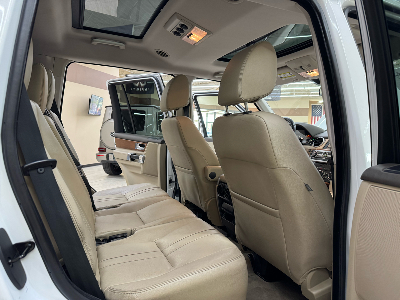 Vehicle image 33 of 43