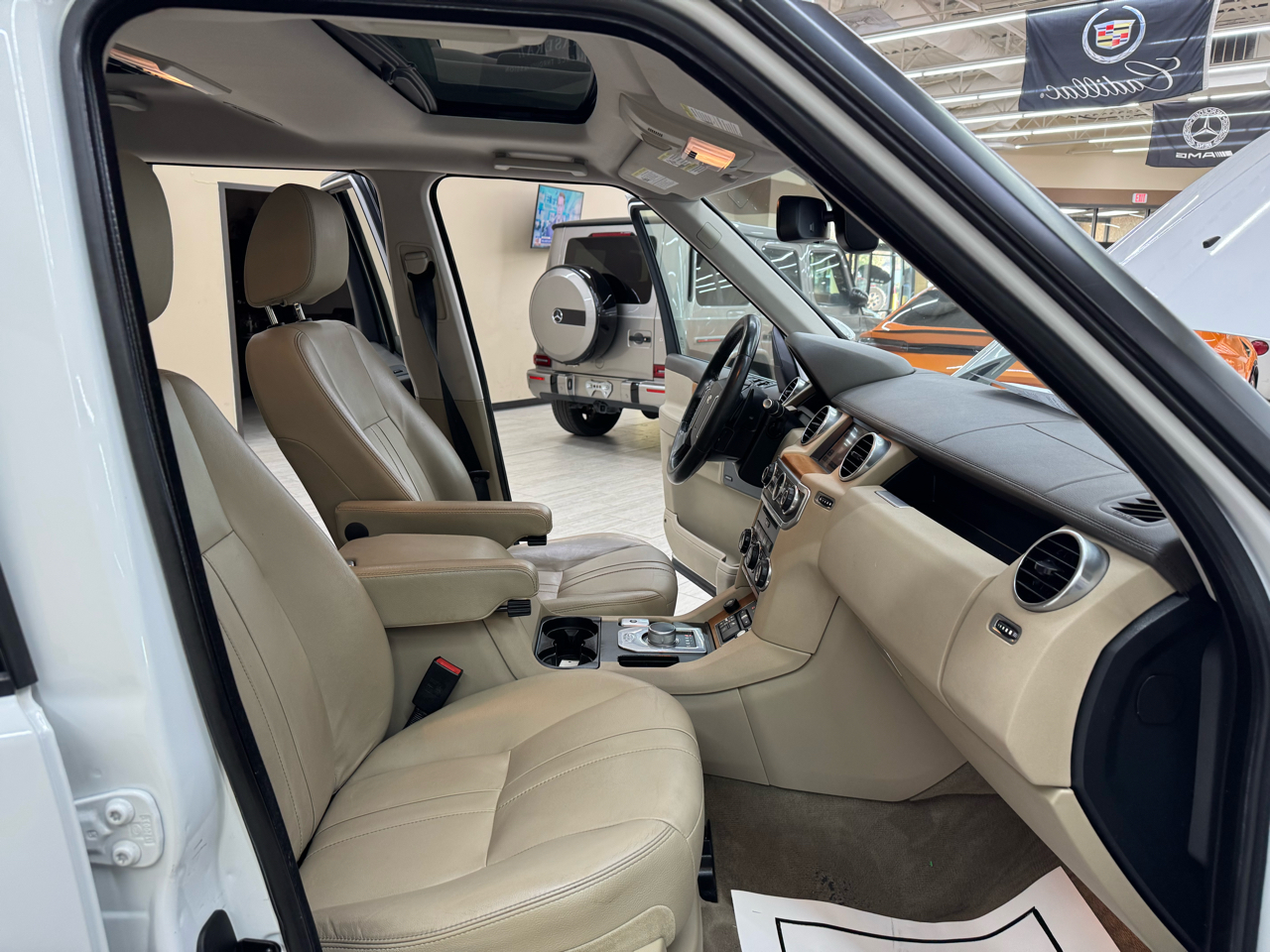 Vehicle image 29 of 43