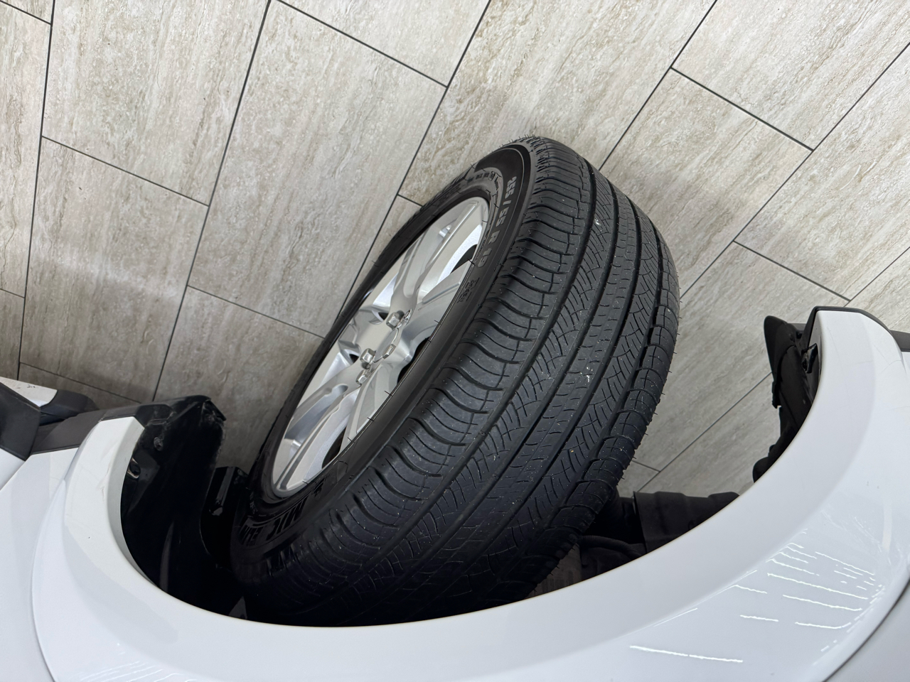 Vehicle image 41 of 43