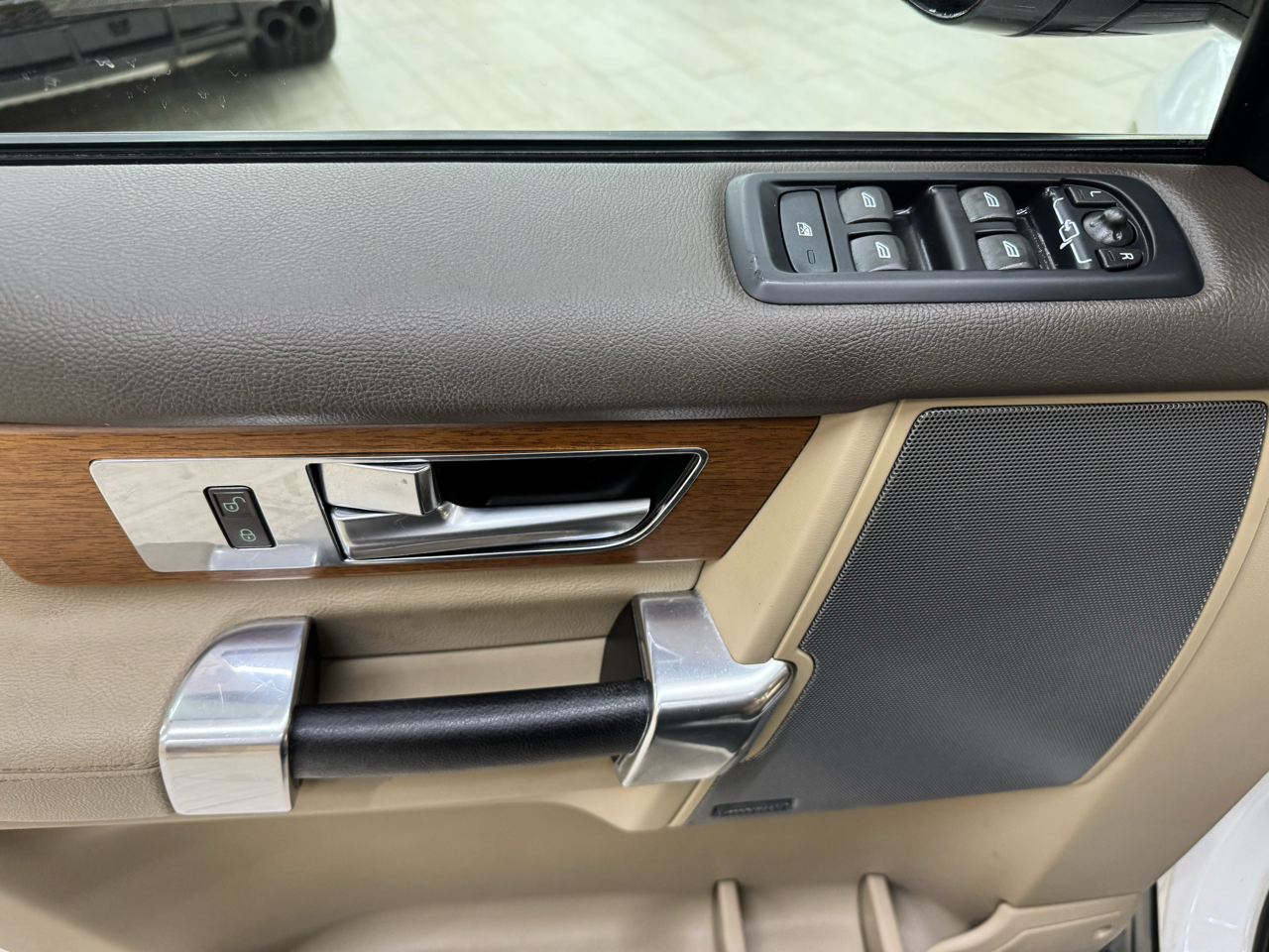 Vehicle image 18 of 43