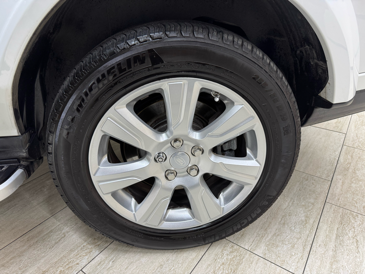 Vehicle image 40 of 43