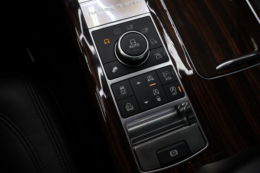 Vehicle image 32 of 54