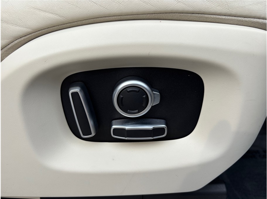 Vehicle image 46 of 53