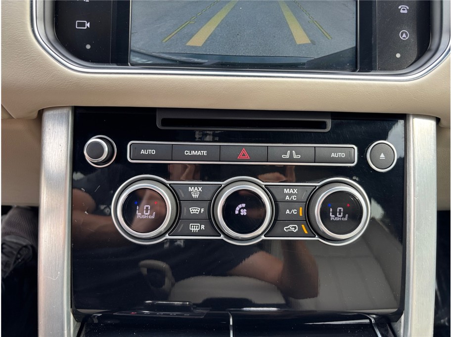 Vehicle image 32 of 53