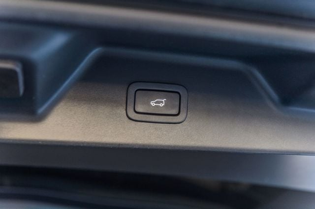 Vehicle image 14 of 58