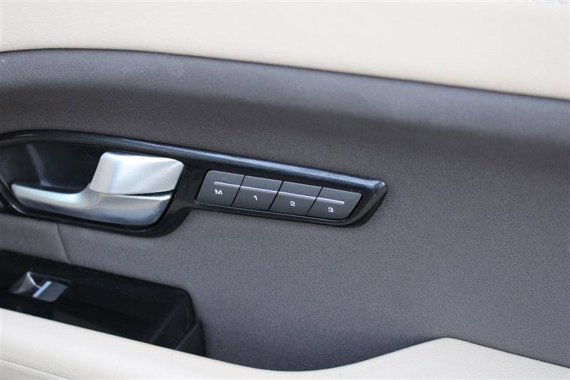 Vehicle image 14 of 22