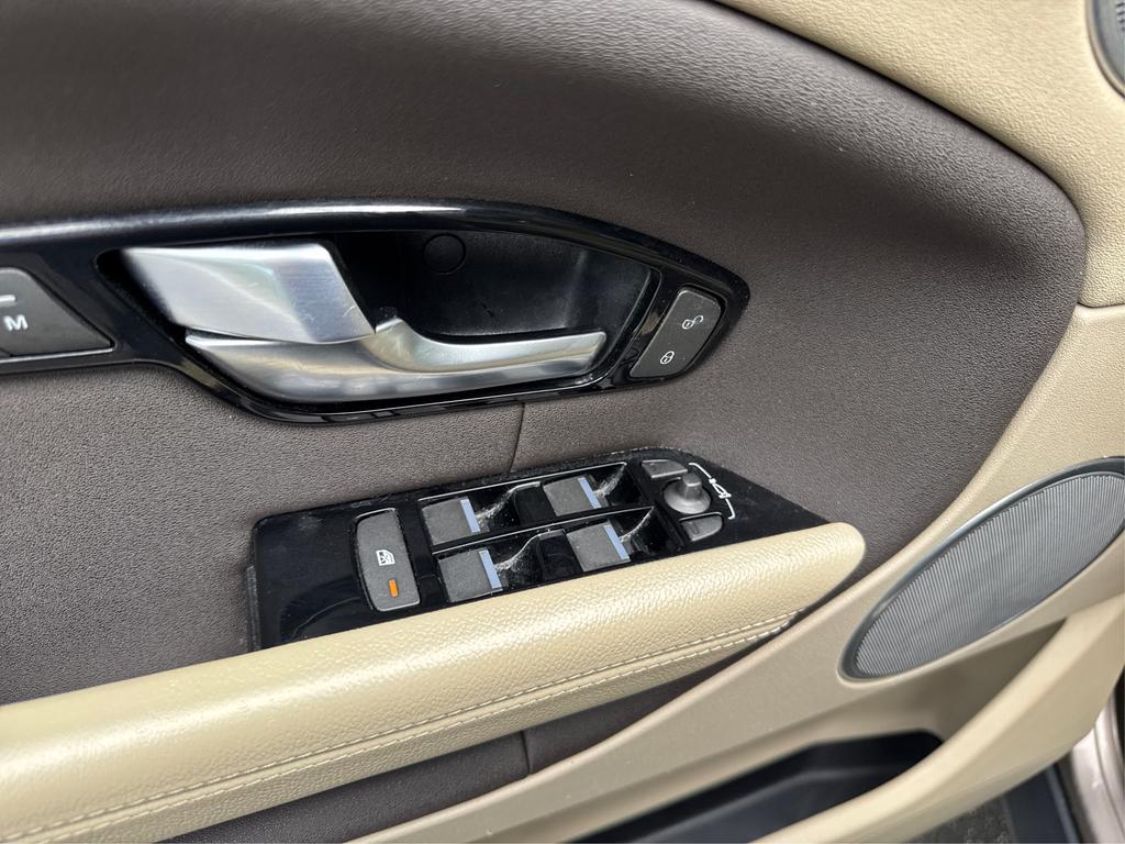 2016 Land Rover Range Rover Evoque SE Premium Image 29 of 45