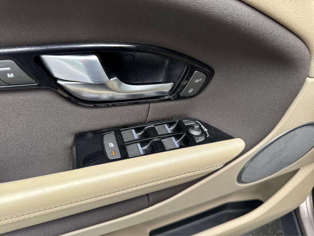 2016 Land Rover Range Rover Evoque SE Premium Image 28 of 45