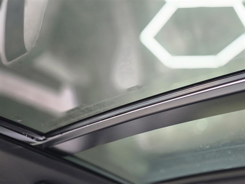 Vehicle image 40 of 48