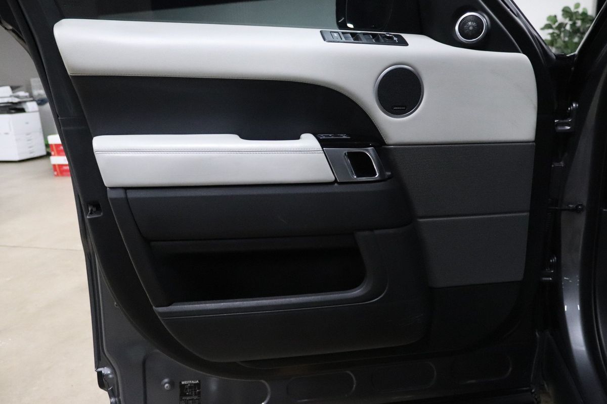 Vehicle image 31 of 35