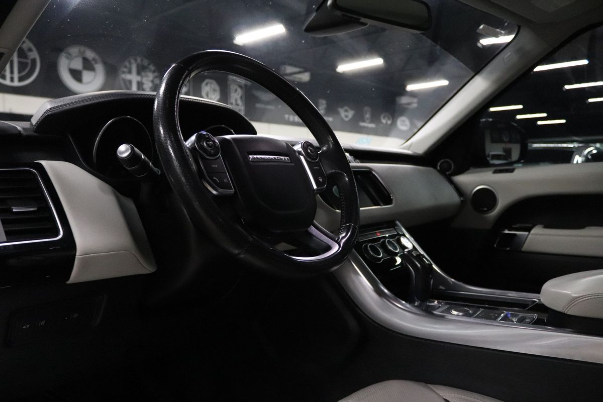 Vehicle image 21 of 35