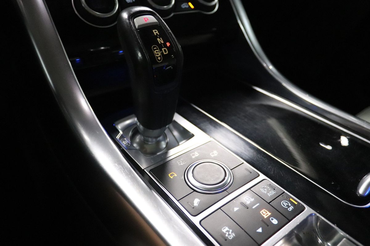 Vehicle image 27 of 35