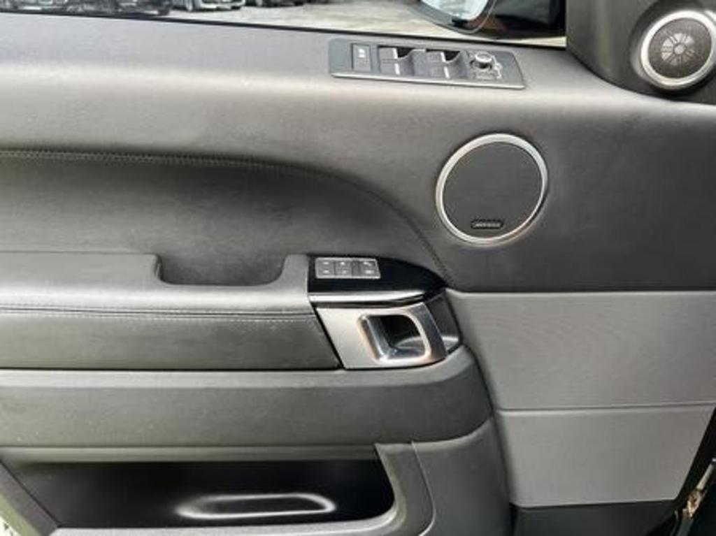 Vehicle image 28 of 32