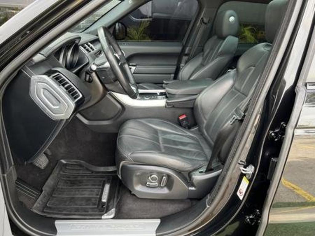 Vehicle image 13 of 32