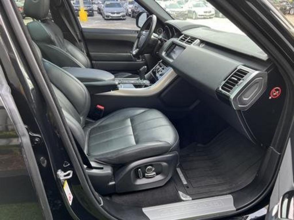 Vehicle image 17 of 32