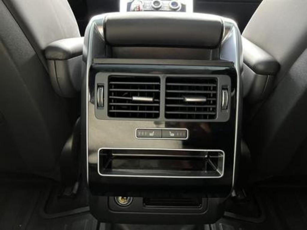 Vehicle image 16 of 32