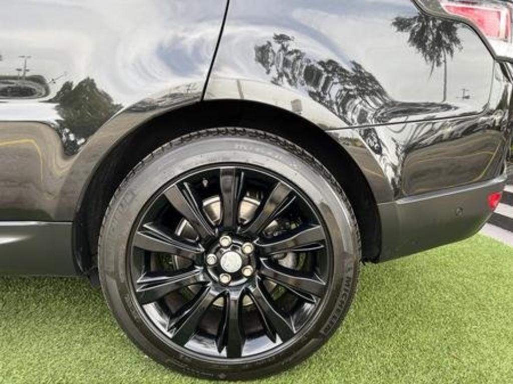 Vehicle image 10 of 32