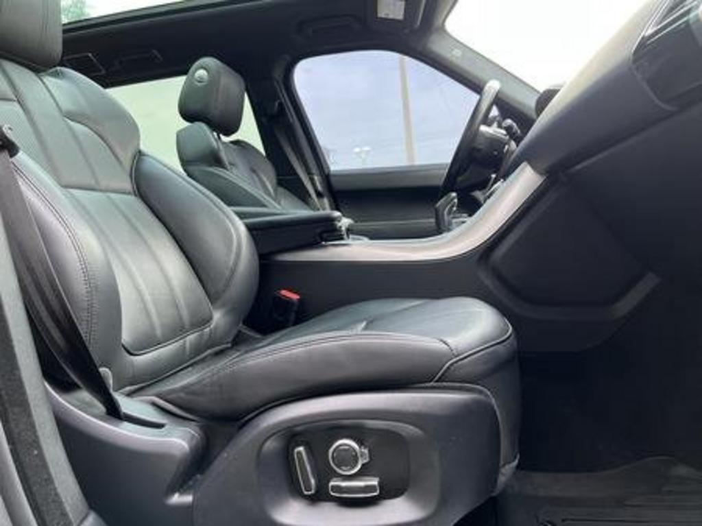 Vehicle image 18 of 32