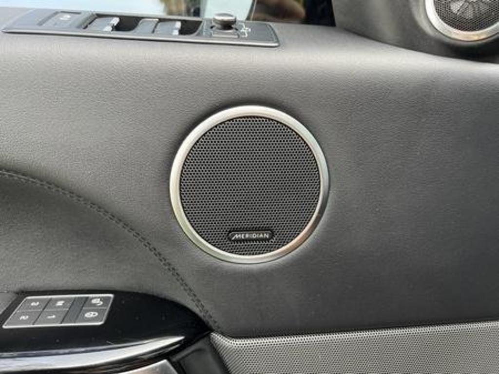 Vehicle image 29 of 32