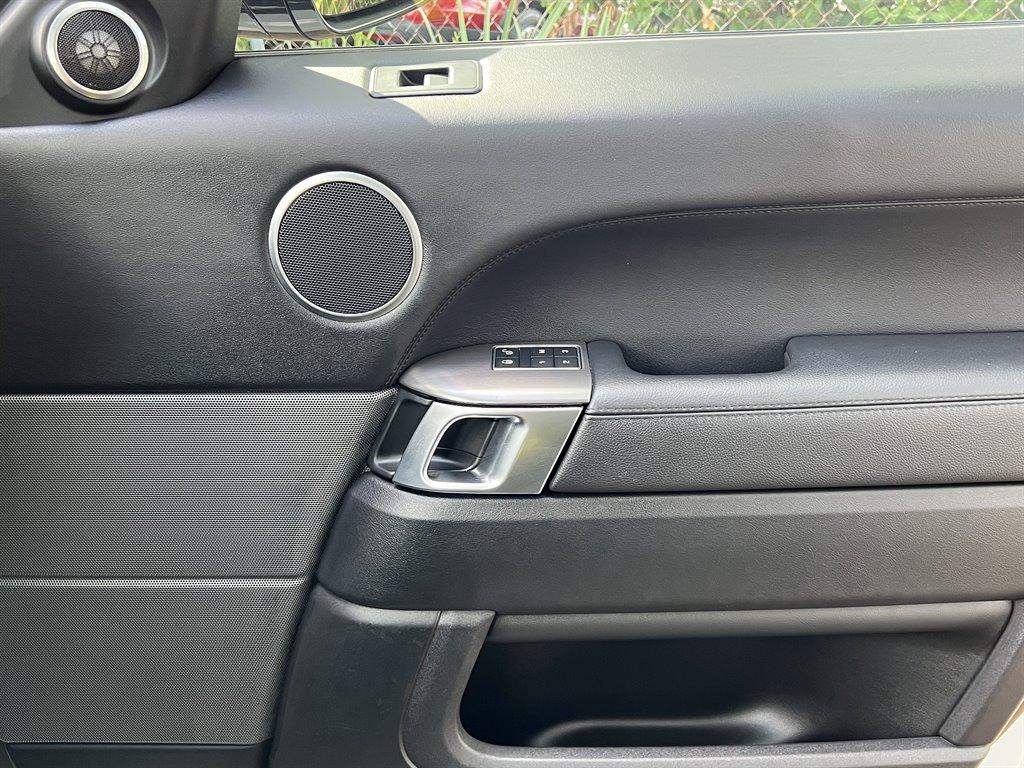 Vehicle image 26 of 28