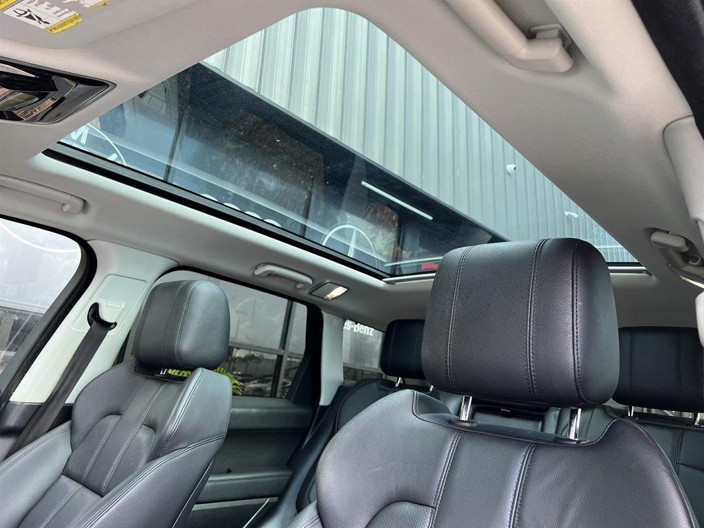 Vehicle image 17 of 28
