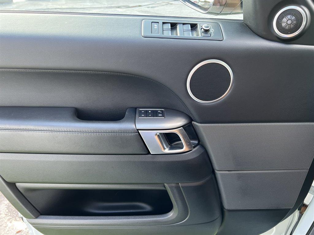 Vehicle image 25 of 28
